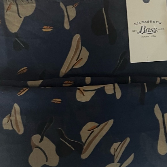 Women scarf NEW Bass made in USA 🇺🇸 - Picture 2 of 3